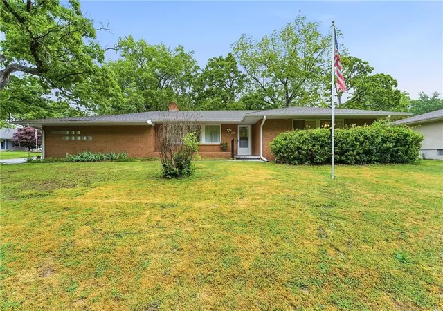 Photo 1 of Sale Pending at 711 W Montgomery St, Clinton, MO 64735 | MLS# 2621915 | Listing updated on 2026-09-18