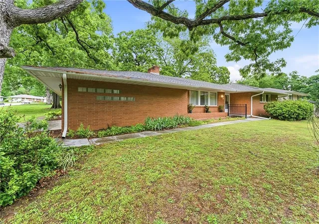 Photo 3 of Sale Pending at 711 W Montgomery St, Clinton, MO 64735 | MLS# 2621915 | Listing updated on 2026-09-18