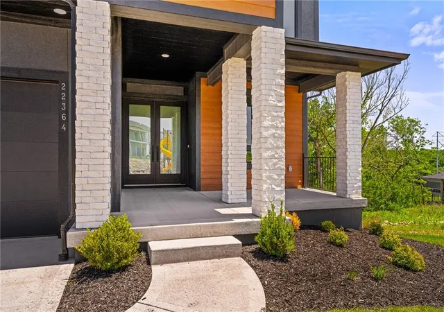 Photo 3 of Single family home for sale at 22364 W 90th Terrace, Shawnee Mission, KS 66227 | MLS# 2621922 | Listing updated on 2026-09-30