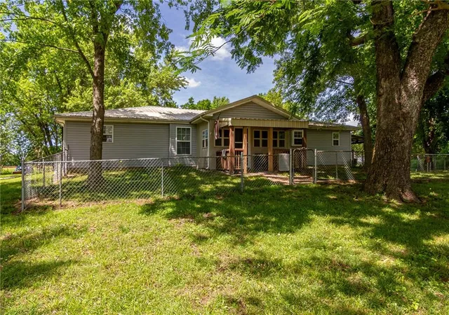 1st image of 3315 Lostine Rd, Columbus, KS 66725 | MLS# 2621924