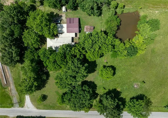 image of 3315 Lostine Rd, Columbus, KS 66725 | MLS# 2621924