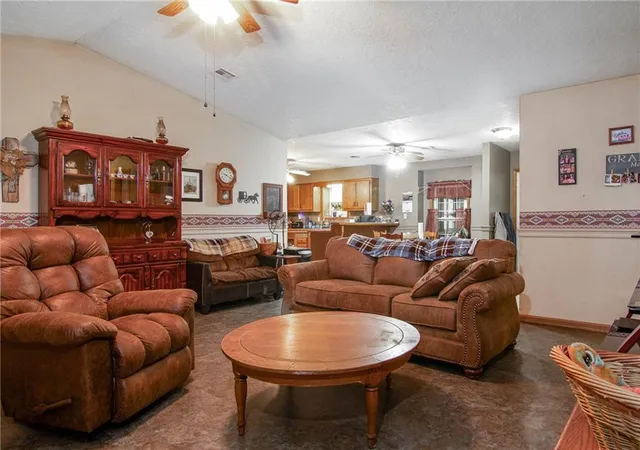 Photo 3 of Single family home for sale at 3315 Lostine Rd, Columbus, KS 66725 | MLS# 2621924 | Listing updated on 2026-10-05