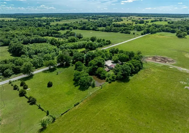 37th image of 3315 Lostine Rd, Columbus, KS 66725 | MLS# 2621924