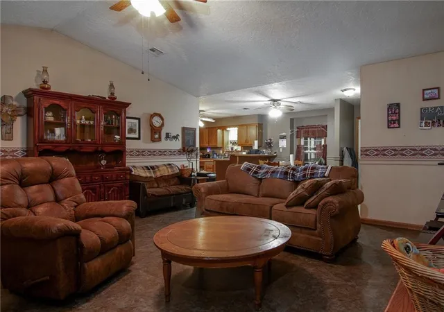 image of 3315 Lostine Rd, Columbus, KS 66725 | MLS# 2621924