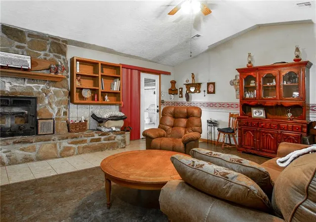 Photo 4 of Single family home for sale at 3315 Lostine Rd, Columbus, KS 66725 | MLS# 2621924 | Listing updated on 2026-10-05