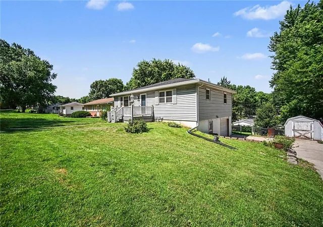 4th image of 5808 Pleasant Ave, St Joseph, MO 64503 | MLS# 2621925
