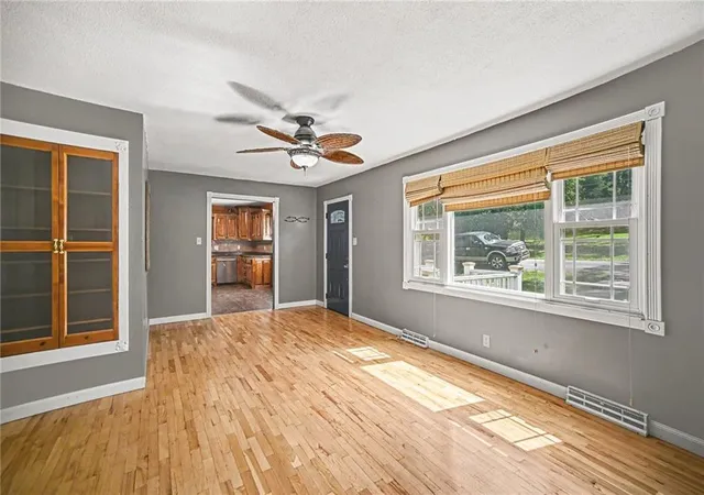 5th image of 5808 Pleasant Ave, St Joseph, MO 64503 | MLS# 2621925