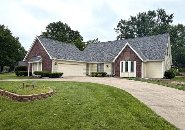 Homes for sale in Liberty, MO | 9711 Betsy Ross Ln, Liberty, MO 64068 | MLS# 2621948