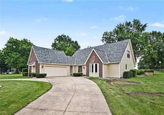 Homes for sale in Liberty, MO | 9711 Betsy Ross Ln, Liberty, MO 64068 | MLS# 2621948