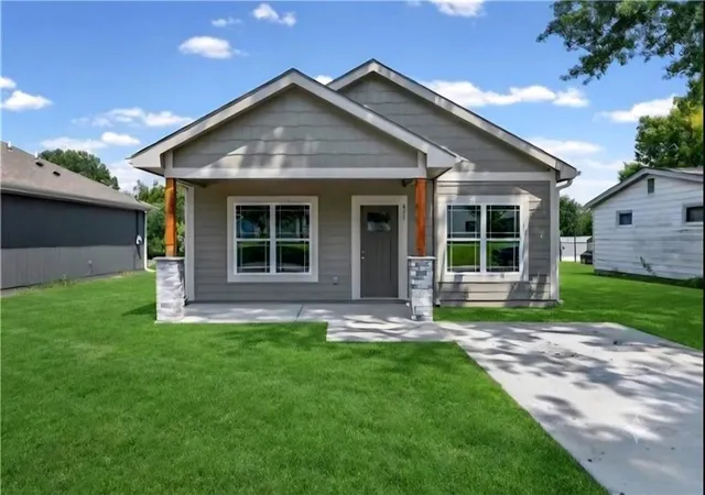 1st image of 835 S Cherry St, Ottawa, KS 66067 | MLS# 2621954
