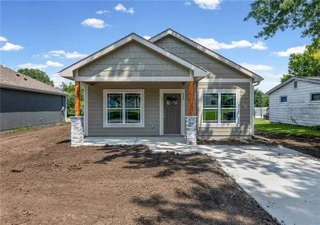 2nd image of 835 S Cherry St, Ottawa, KS 66067 | MLS# 2621954