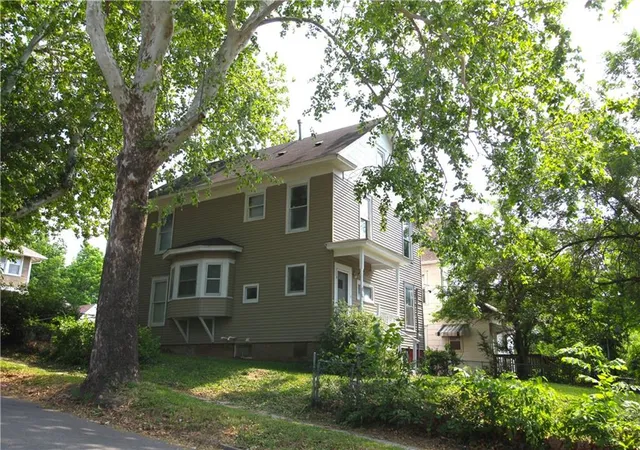 32nd image of 702 Mcdonald St, St Joseph, MO 64505 | MLS# 2621958