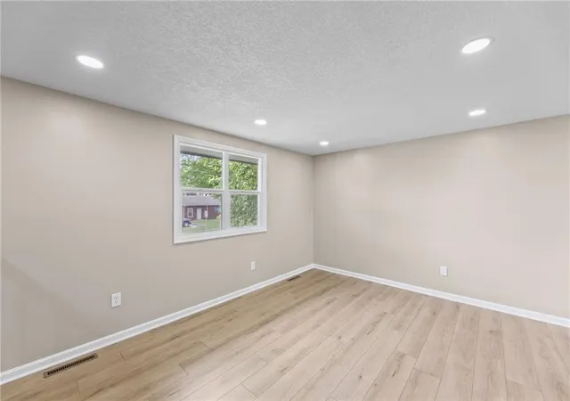Photo 4 of Single family home for sale at 6508 E 155th Street, Grandview, MO 64030 | MLS# 2621967 | Listing updated on 2026-09-18