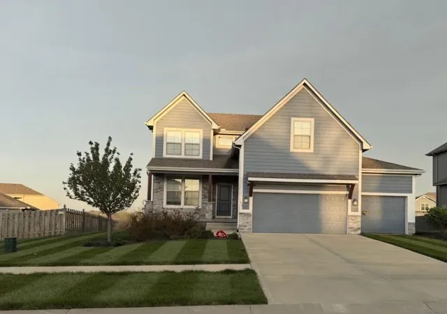 1st image of 1633 Shadow Dr, Leavenworth, KS 66048 | MLS# 2621988