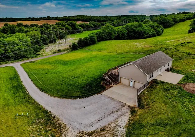 5th image of 130 Se Sparta Rd, Faucett, MO 64448 | MLS# 2622010