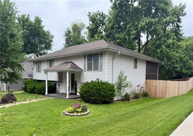 Homes for sale in Saint Joseph, MO | 2010 Buckingham St, Saint Joseph, MO 64506 | MLS# 2622018