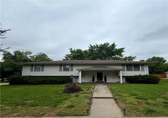 Homes for sale in Saint Joseph, MO | 2010 Buckingham St, Saint Joseph, MO 64506 | MLS# 2622018