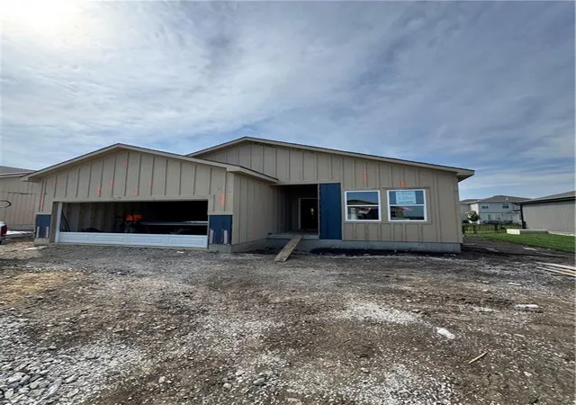 Photo 3 of Single family home for sale at 19627 W 195th Place, Spring Hill, KS 66083 | MLS# 2622023 | Listing updated on 2026-08-21
