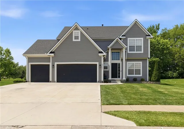 2nd image of 2007 Sequoia Dr, Raymore, MO 64083 | MLS# 2622035