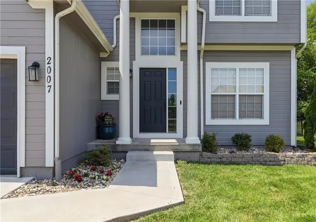 5th image of 2007 Sequoia Dr, Raymore, MO 64083 | MLS# 2622035