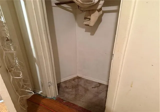 Photo 3 of Single family home for sale at 8720 Longview Ct, Kansas City, MO 64134 | MLS# 2622044 | Listing updated on 2026-08-21