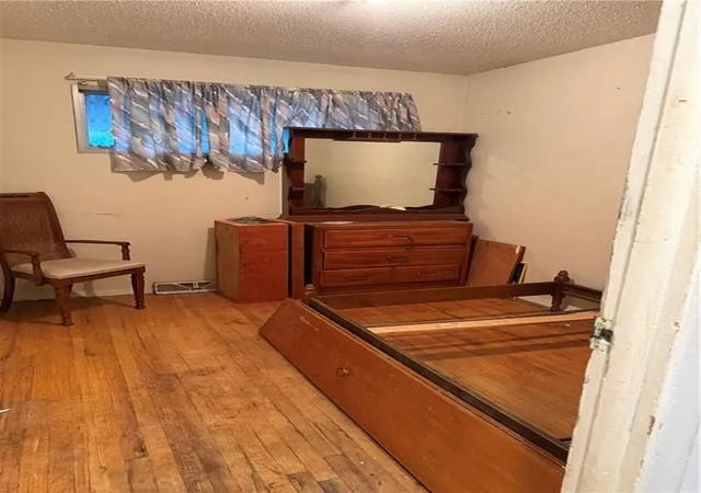 Photo 4 of Single family home for sale at 8720 Longview Ct, Kansas City, MO 64134 | MLS# 2622044 | Listing updated on 2026-08-21