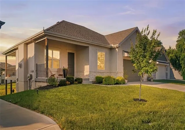 1st image of 19610 W 196th Ter, Spring Hill, KS 66083 | MLS# 2622051