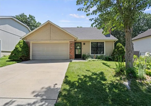 Homes for sale in Shawnee, KS | 7231 Rene St, Shawnee, KS 66216 | MLS# 2622054