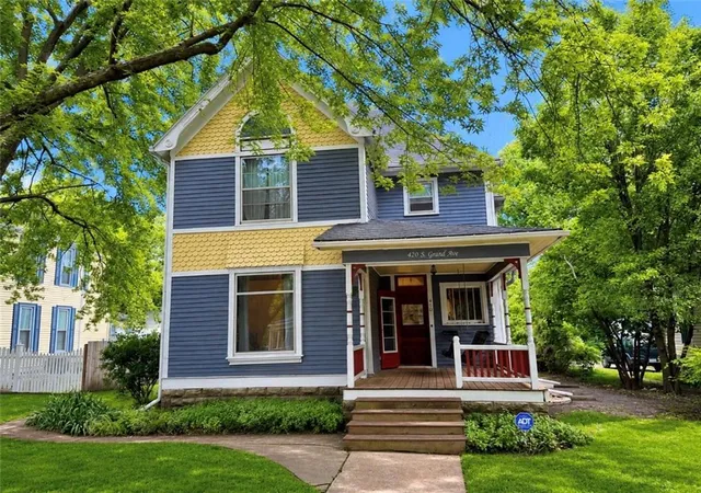 1st image of 420 S Grand Ave, Sedalia, MO 65301 | MLS# 2622057