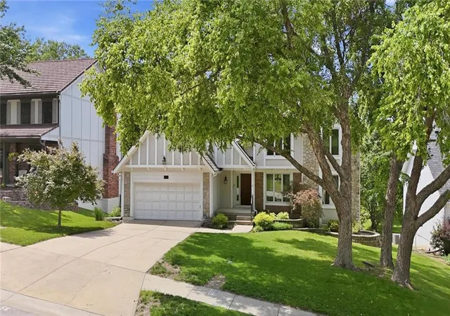 Photo 3 of Single family home for sale at 4142 Ne Hampstead Dr, Lees Summit, MO 64064 | MLS# 2622091 | Listing updated on 2026-08-01