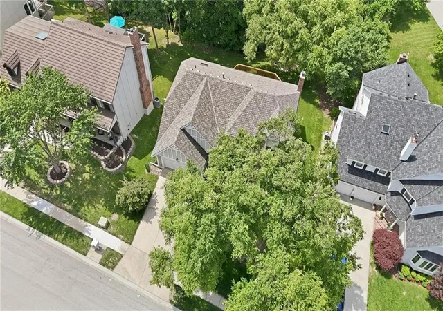 Photo 4 of Single family home for sale at 4142 NE Hampstead Dr, Lees Summit, MO 64064 | MLS# 2622091 | Listing updated on 2026-08-01