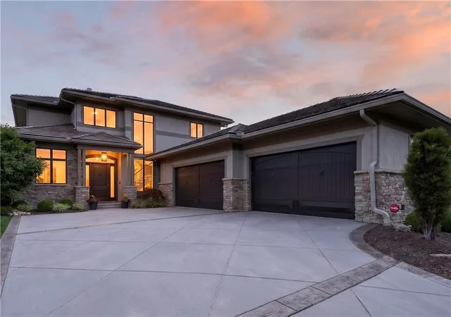1st image of 6009 W 137th St, Overland Park, KS 66223 | MLS# 2622092