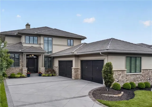 3rd image of 6009 W 137Th St, Overland Park, KS 66223 | MLS# 2622092