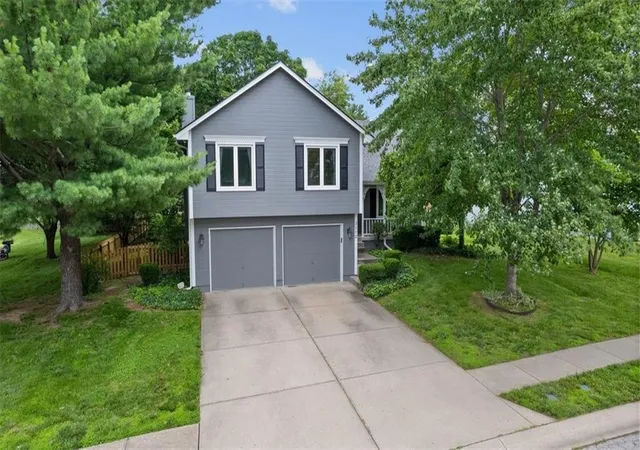 Photo 1 of Single family home for sale at 2112 Ne Springbrook St, Blue Springs, MO 64014 | MLS# 2622101 | Listing updated on 2026-09-18