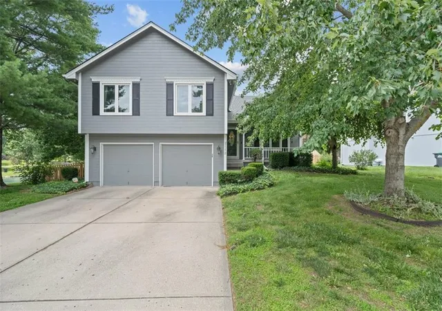 Photo 3 of Single family home for sale at 2112 Ne Springbrook St, Blue Springs, MO 64014 | MLS# 2622101 | Listing updated on 2026-09-18