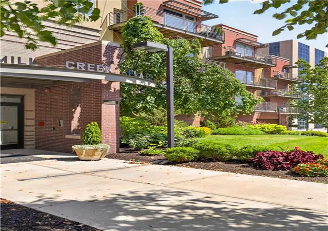 3rd image of 4521 Wornall Rd #213, Kansas City, MO 64111 | MLS# 2622102