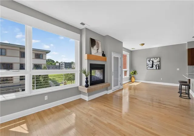 5th image of 4521 Wornall Rd #213, Kansas City, MO 64111 | MLS# 2622102