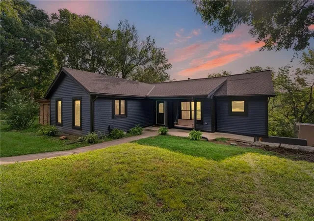 2nd image of 9051 Hillview Dr, De Soto, KS 66018 | MLS# 2622125