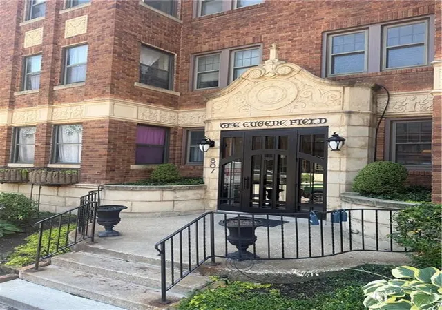 1st image of 807 W 48th St #304, Kansas City, MO 64112 | MLS# 2622133