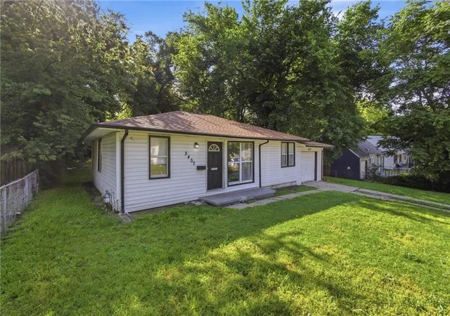 3rd image of 3407 Norton Ave, Kansas City, MO 64128 | MLS# 2622142
