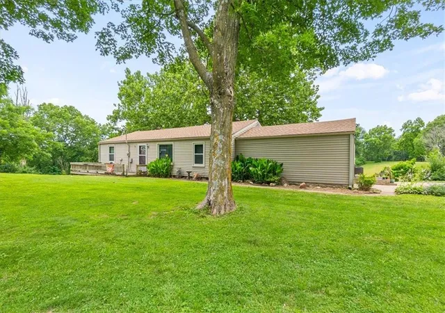2nd image of 7337 Barnes Dr, Kansas City, KS 66109 | MLS# 2622143