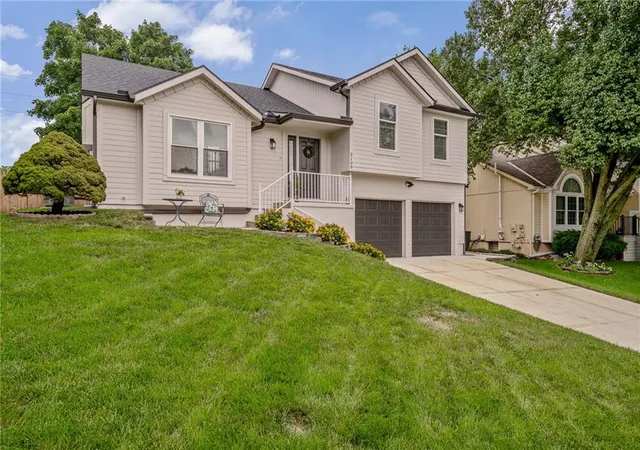 image of 5109 Rosehill Rd, Shawnee, KS 66216 | MLS# 2622182