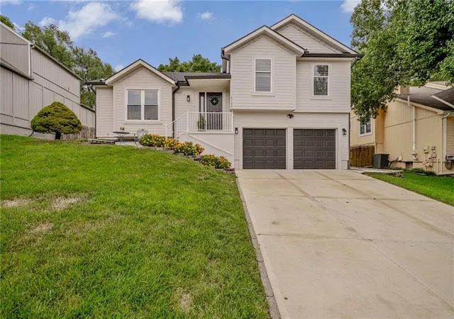 image of 5109 Rosehill Rd, Shawnee, KS 66216 | MLS# 2622182