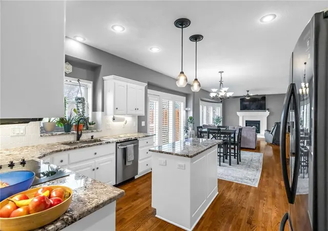 Homes for sale in Liberty, MO | 1327 Huntington Dr, Liberty, MO 64068 | MLS# 2622199