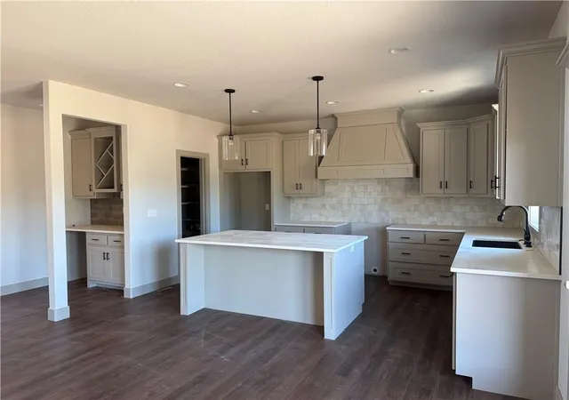 Photo 3 of Single family home for sale at 10507 N Highland Pl, Kansas City, MO 64155 | MLS# 2622208 | Listing updated on 2026-10-09