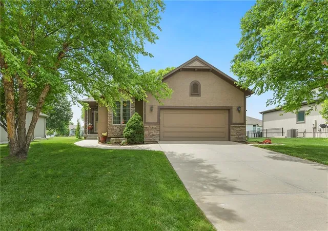 1st image of 29374 Rockwood Ave, Paola, KS 66071 | MLS# 2622224