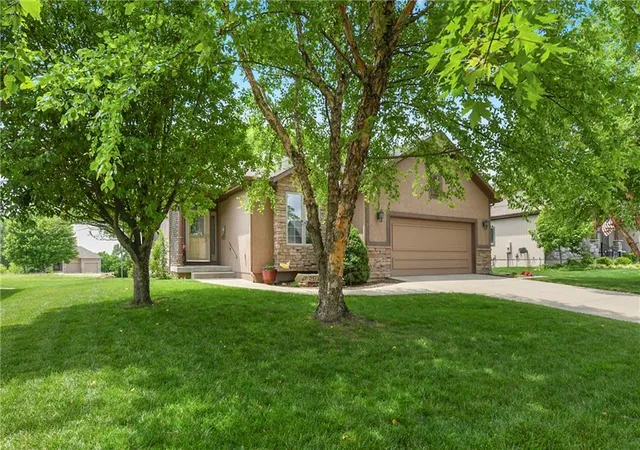 2nd image of 29374 Rockwood Ave, Paola, KS 66071 | MLS# 2622224