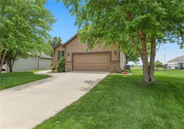 3rd image of 29374 Rockwood Ave, Paola, KS 66071 | MLS# 2622224