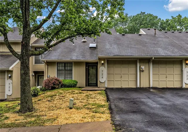 1st image of 724 E 122nd Ter, Kansas City, MO 64146 | MLS# 2622232