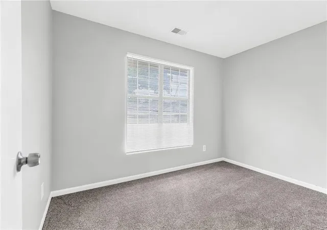 3rd image of 724 E 122Nd Ter, Kansas City, MO 64146 | MLS# 2622232